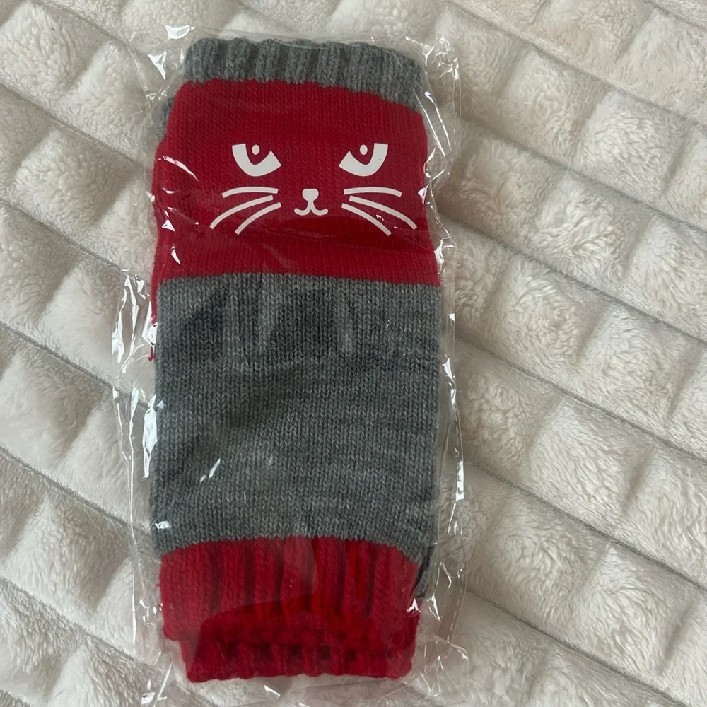 Cozy Cat Face Fingerless Gloves - Red and Gray